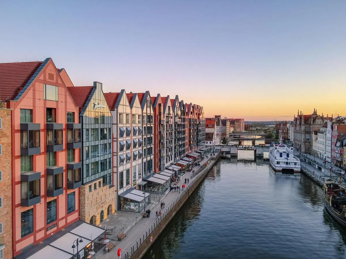 Rent Like Home - Deo Plaza Wyspa Spichrzow Gdańsk 0*,