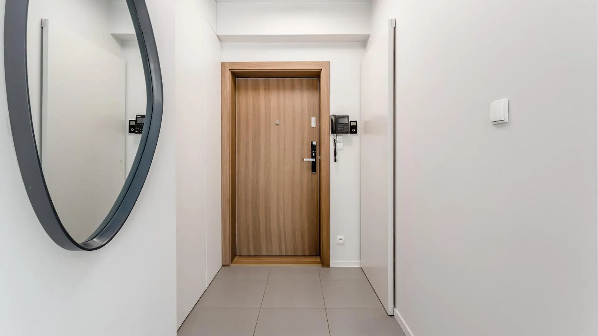 Rent Like Home - Deo Plaza Wyspa Spichrzow Gdańsk 0*,