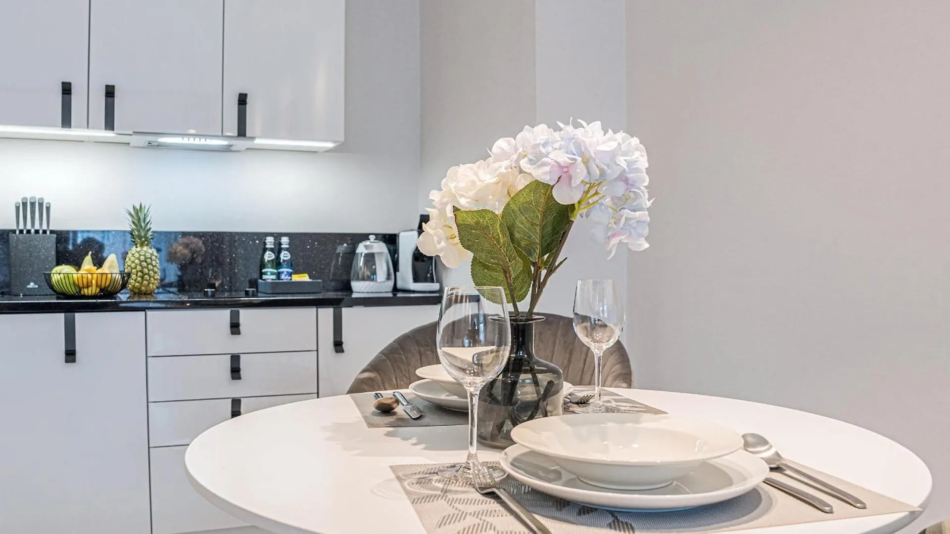 Rent Like Home - Deo Plaza Wyspa Spichrzow Gdańsk 0*,